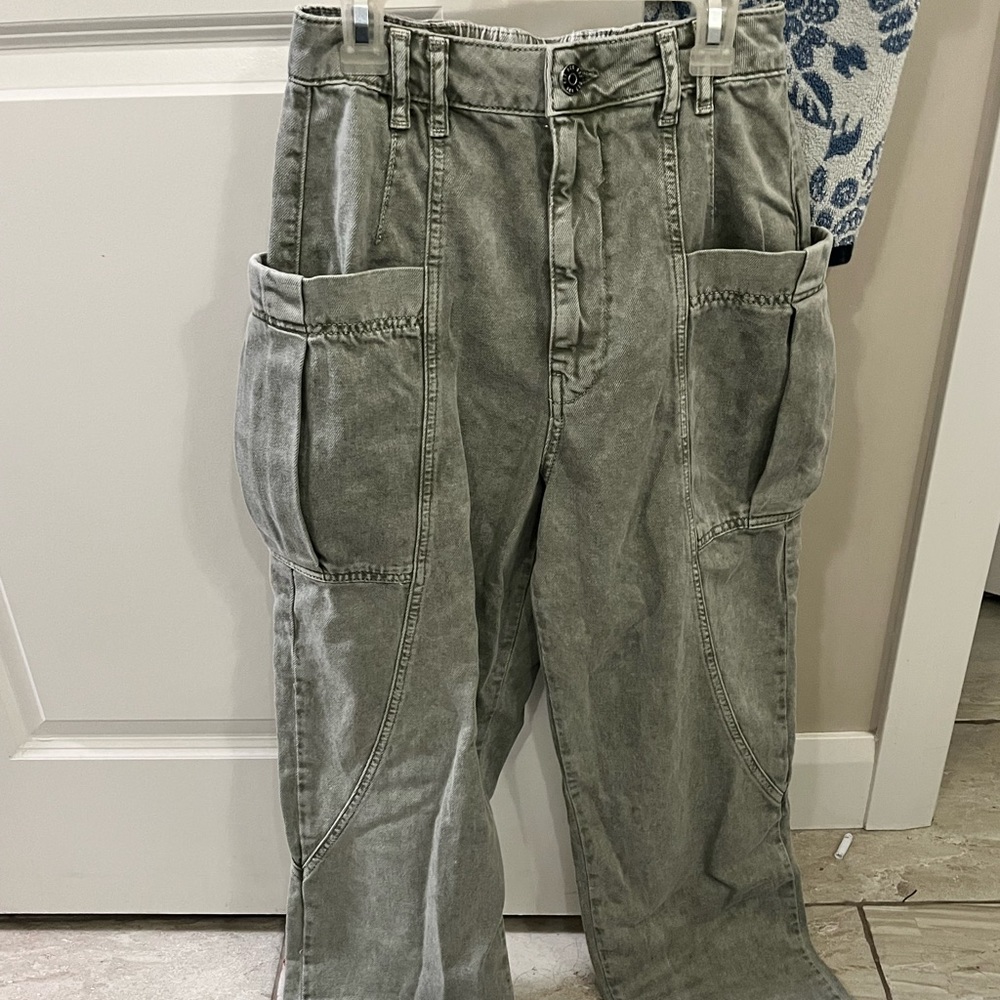 BRAND NEW WITH TAGS URBAN OUTFITTERS JEANS SIZE S fit big